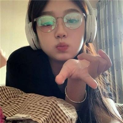 男极探射灯 海报