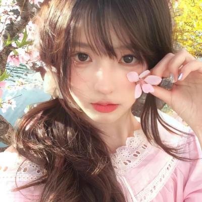 院子里的女人 海报